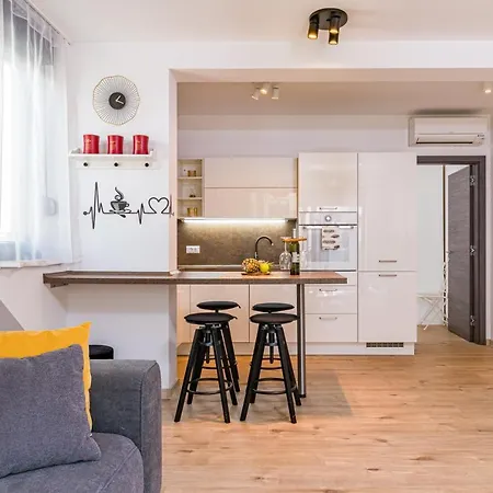 M****, New + Parking Apartment *