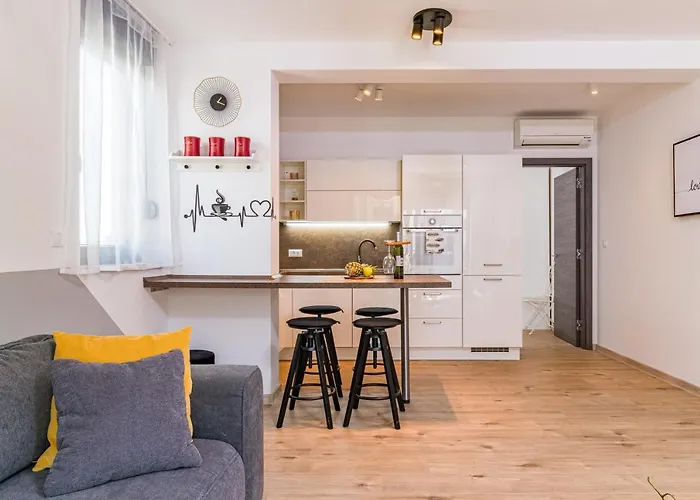 M****, New + Parking Appartement *