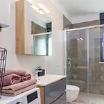 M****, New + Parking Appartement