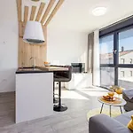 Appartement M****, New + Parking *
