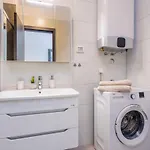 Appartement M****, New + Parking *