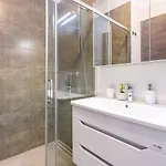 M****, New + Parking Appartement Pula